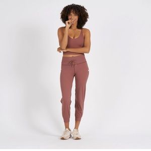 Vuori Daily Jogger - Red
